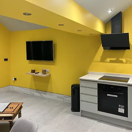 Holiday home Peartree *